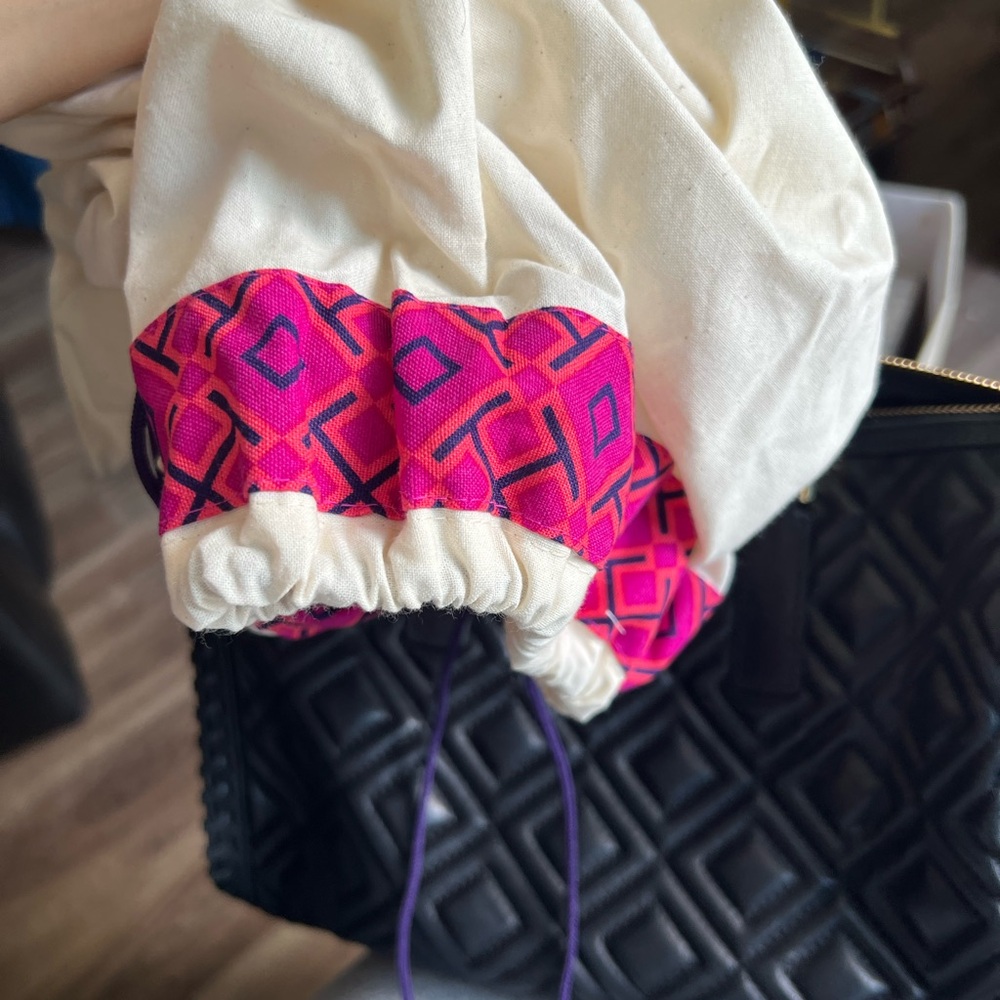 Tory Burch Black Quilted Bag - Picture 12 of 13